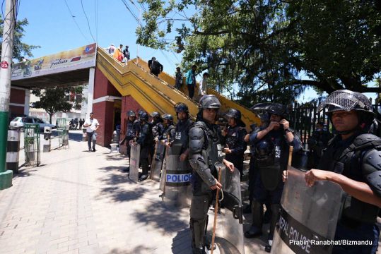 एमाले र राप्रपाको प्रदर्शन : चोक चोकमा प्रहरी, रत्नपार्क-भृकुटीमण्डप क्षेत्रमा सुरक्षा व्यवस्था कडा
