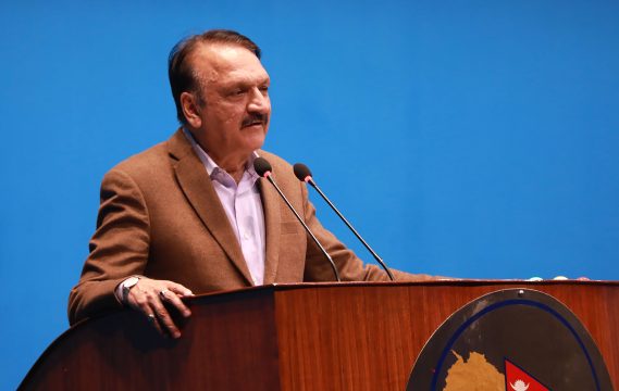 नीति तथा कार्यक्रममा सत्तारुढ कांग्रेसको प्रश्नै प्रश्न, ‘डिपार्चर गर्ने हिम्मत गरेको खै ?’