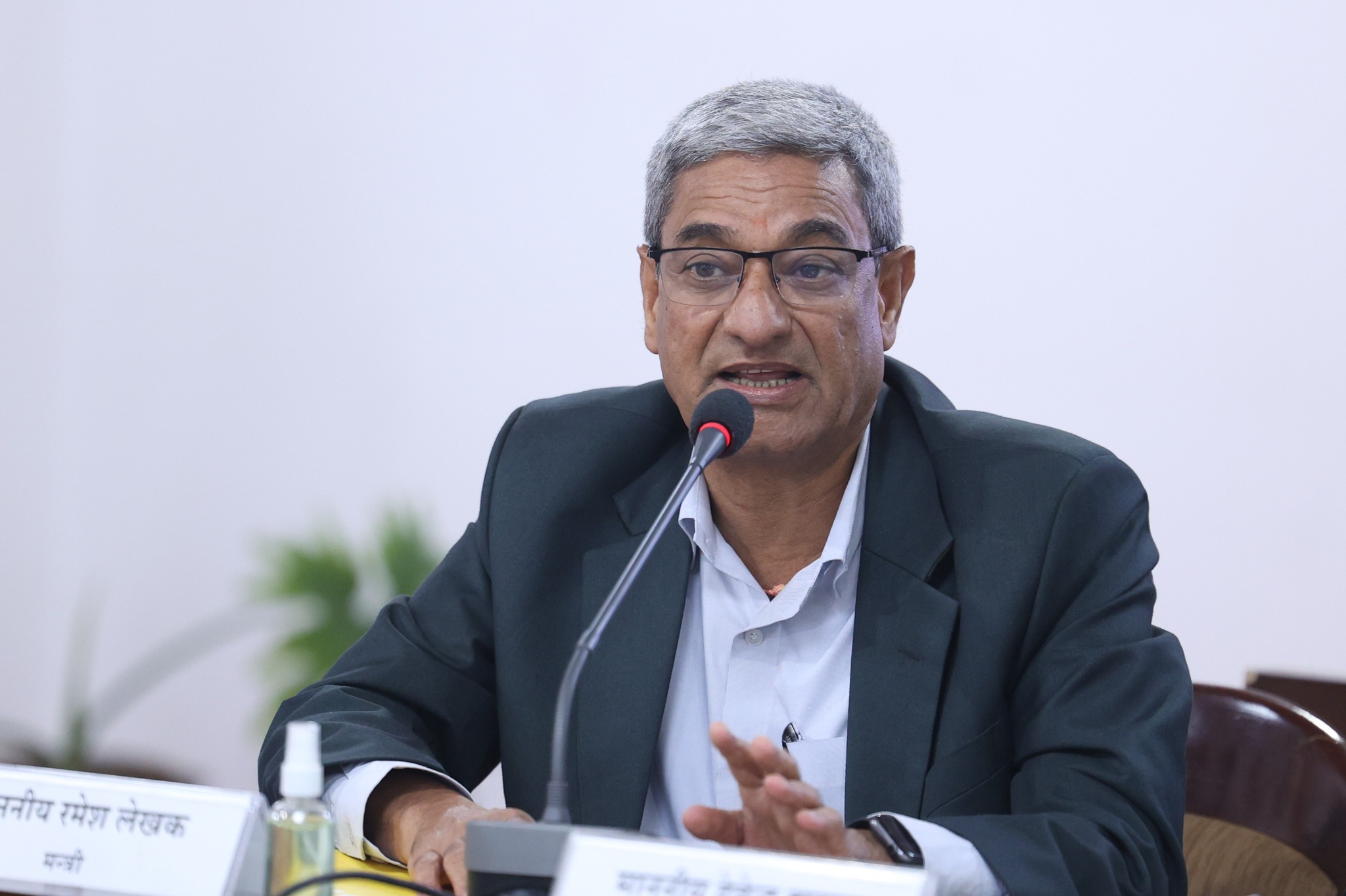 विपक्षी दलमा छानबिनपछि लेखकमाथि अध्ययन समिति बनाउने प्रस्ताव, रास्वपा अलमलमा विपक्षी दलमा छानबिनपछि लेखकमाथि अध्ययन समिति बनाउने प्रस्ताव, रास्वपा अलमलमा