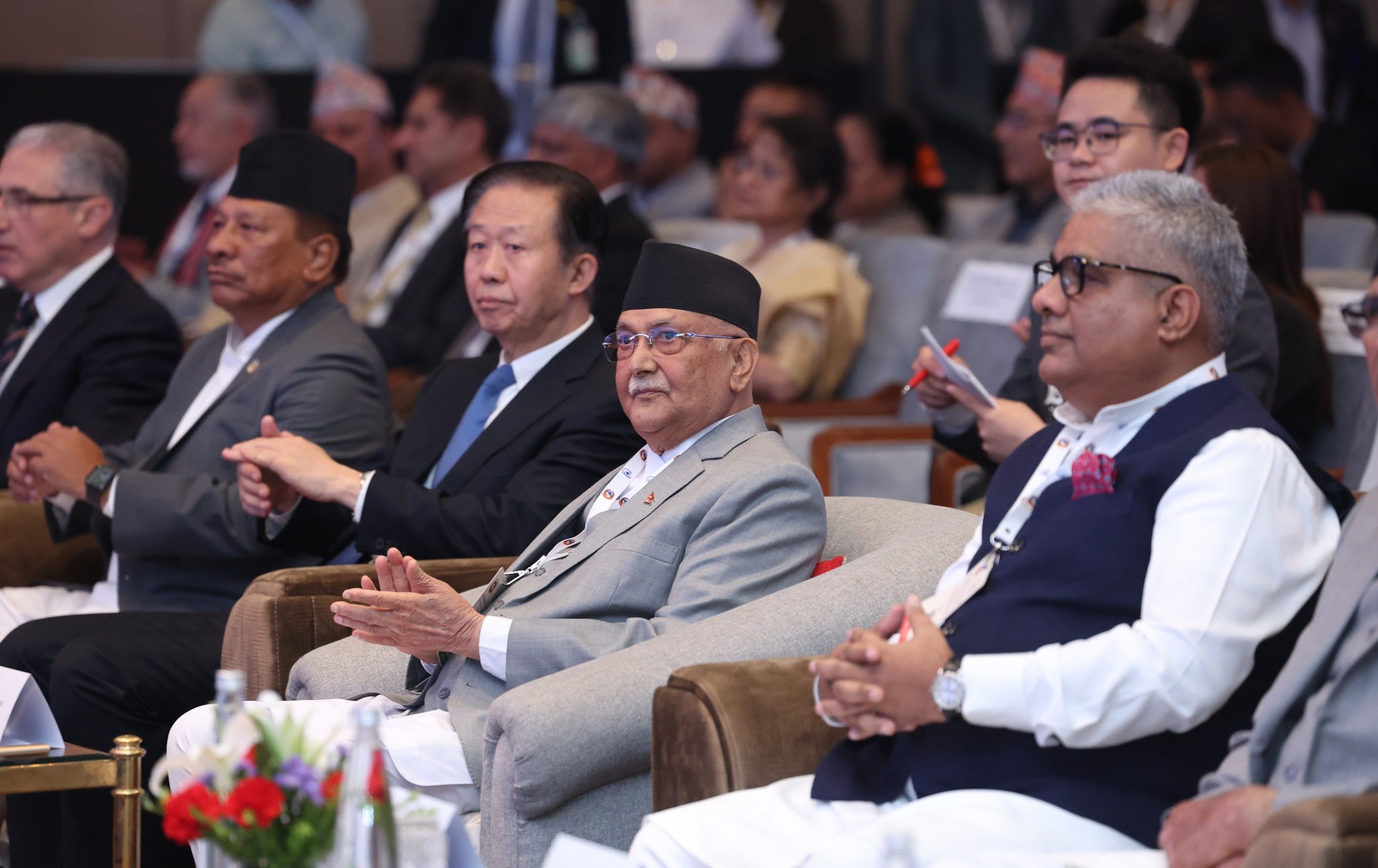 जलवायु परिवर्तनका कारण नेपालले अकस्मात बाढी पहिरो र खडेरीको समस्या भोग्नुपरेको छ : ओली जलवायु परिवर्तनका कारण नेपालले अकस्मात बाढी पहिरो र खडेरीको समस्या भोग्नुपरेको छ : ओली