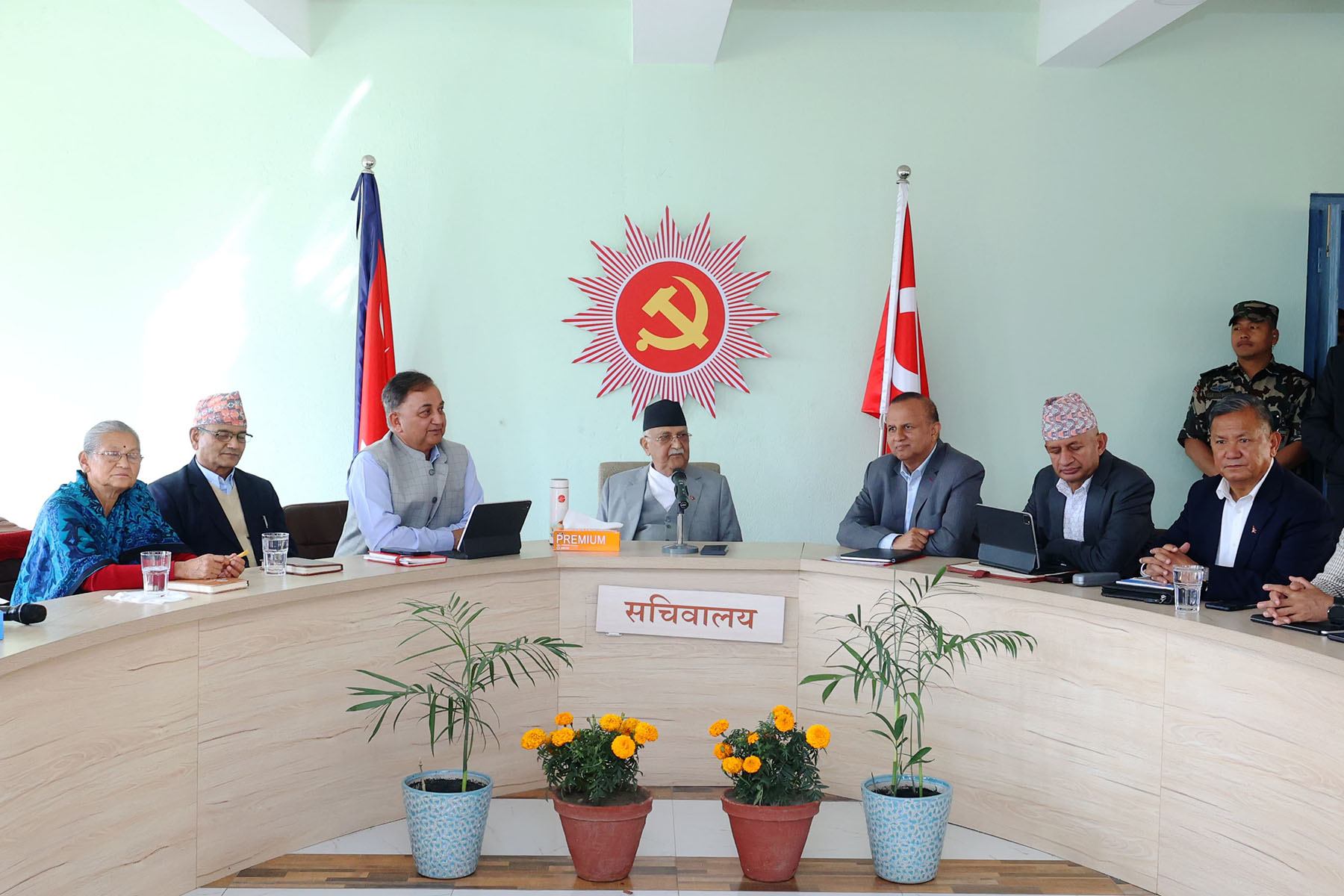 सरकारप्रति कांग्रेसको असन्तुष्टिमा एमालेको विरोध, ‘पार्टीभित्रै समाधान नखोजे राम्रो हुँदैन’ सरकारप्रति कांग्रेसको असन्तुष्टिमा एमालेको विरोध, ‘पार्टीभित्रै समाधान नखोजे राम्रो हुँदैन’