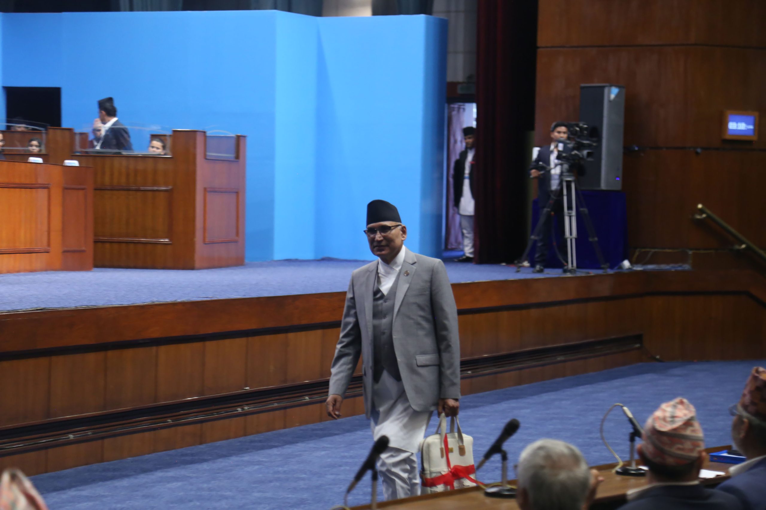 अर्थमन्त्रीले ल्याए १९ खर्ब ६४ अर्बको बजेट, राजस्वको लक्ष्य १३ खर्ब १५ अर्ब अर्थमन्त्रीले ल्याए १९ खर्ब ६४ अर्बको बजेट, राजस्वको लक्ष्य १३ खर्ब १५ अर्ब