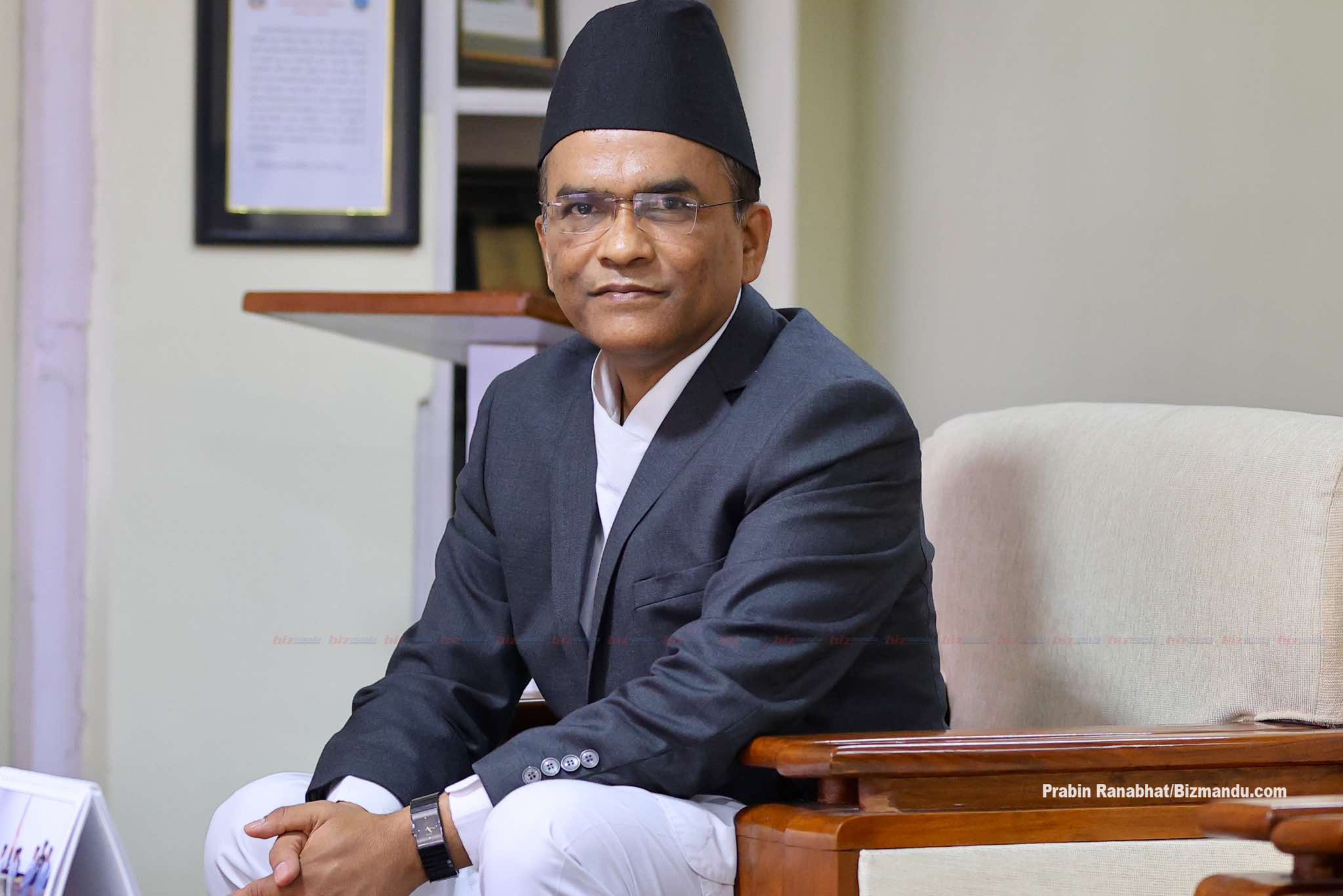 नवनियुक्त गभर्नर पौडेलले आधा विभागहरु निलमलाई दिए जिम्मा, कसको भागमा के पर्यो? नवनियुक्त गभर्नर पौडेलले आधा विभागहरु निलमलाई दिए जिम्मा, कसको भागमा के पर्यो?
