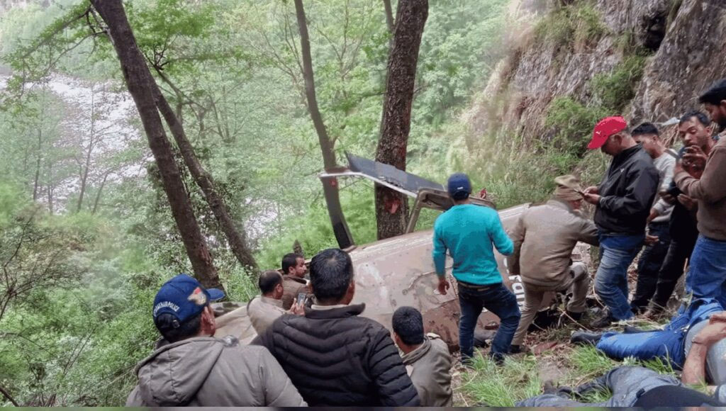 भारतको उत्तरकाशीमा तीर्थयात्री सवार हेलिकप्टर दुर्घटना, ५ जनाको मृत्यु भारतको उत्तरकाशीमा तीर्थयात्री सवार हेलिकप्टर दुर्घटना, ५ जनाको मृत्यु