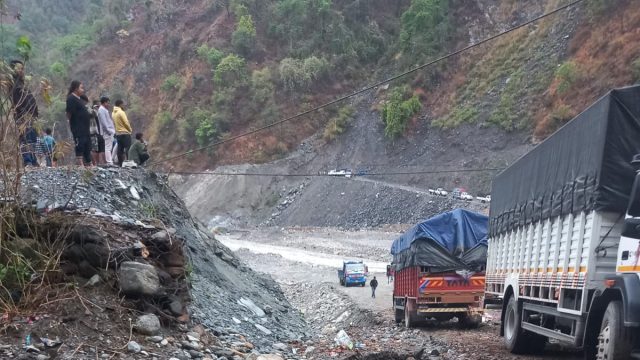खोलाले बगाएको डाइभर्सन मर्मतपछि हेटौंडा-काठमाडौं जोड्ने कान्ति लोकपथ संचालनमा