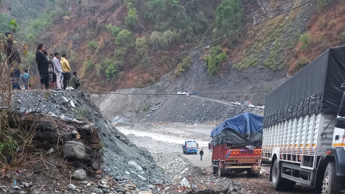खोलाले बगाएको डाइभर्सन मर्मतपछि हेटौंडा-काठमाडौं जोड्ने कान्ति लोकपथ संचालनमा खोलाले बगाएको डाइभर्सन मर्मतपछि हेटौंडा-काठमाडौं जोड्ने कान्ति लोकपथ संचालनमा
