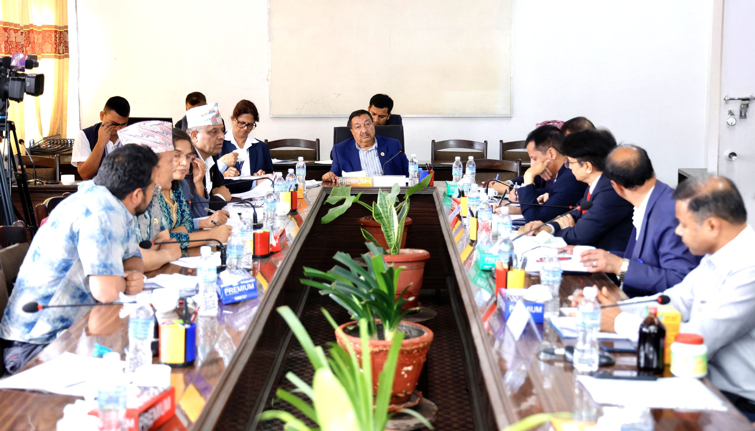 अर्थ समिति करका दर हेरफेरको पक्षमा, आर्थिक विधेयक संशोधन गर्न सरकारको ध्यानाकर्षण अर्थ समिति करका दर हेरफेरको पक्षमा, आर्थिक विधेयक संशोधन गर्न सरकारको ध्यानाकर्षण