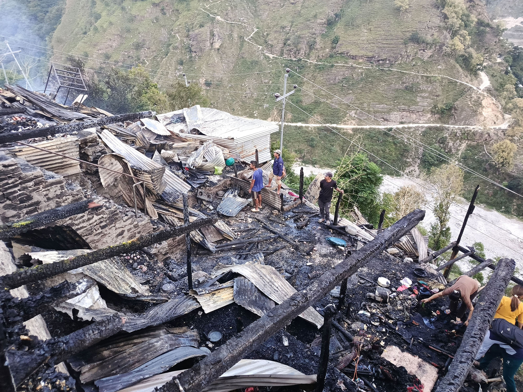 बाजुराको बाम्का बजारमा आगलागी : ३५ पसल ध्वस्त हुँदा क्षति आठ करोडभन्दा बढीको बाजुराको बाम्का बजारमा आगलागी : ३५ पसल ध्वस्त हुँदा क्षति आठ करोडभन्दा बढीको