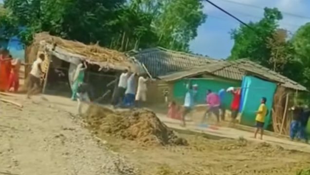 बाटो विस्तारका क्रममा सर्लाहीको बरहथवामा प्रहरी र स्थानीयबीच झडप, १० जना घाइते