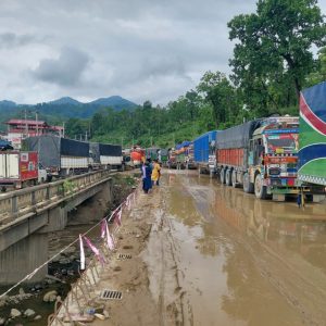 नारायणगढ-बुटवल सडकमा देखियो सरकारको अक्षमता, ‘इन्डस्ट्रियल लाइफलाइन’ ठप्प हुँदा व्यवसाय चौपट