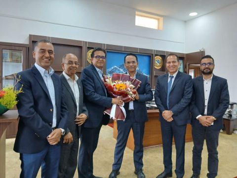 गभर्नर पौडेलसँग सीएनआई अध्यक्षको भेट, अर्थतन्त्र चलायमान बनाउने विषयमा छलफल