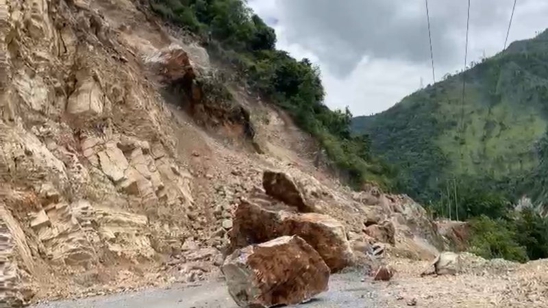 कालीगण्डकी ‘करिडोर’ आज पनि अवरुद्ध, पहिरो नरोकिएपछि सडक संचालन गर्न समस्या