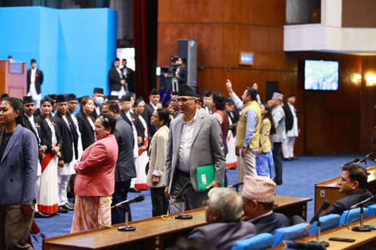 रोस्टम घेराउ गरेर संसद्‍मा रास्वपाको अवरोध, नाराबाजीबीच सभामुखले अघि बढाए प्रक्रिया