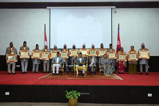 सरकारले देशभरबाट १४ जनालाई दियो राष्ट्रिय उत्कृष्ट कृषक पुरस्कार, पुरस्कृत हुने को-को?