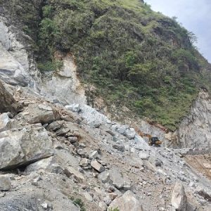 देशभरका ६ स्थानमा राजमार्ग अवरुद्ध, ५ ठाउँमा एकतर्फी यातायात संचालनमा