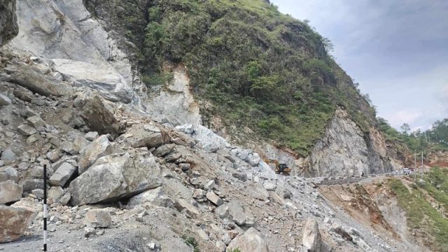 देशभरका ६ स्थानमा राजमार्ग अवरुद्ध, ५ ठाउँमा एकतर्फी यातायात संचालनमा