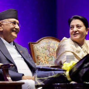 ओलीलाई बेवास्ता गर्दै भण्डारीले गरिन् अध्यक्ष दाबीको संकेत, ‘असन्तुष्टि प्रकट हुन नपाए विस्फोट’