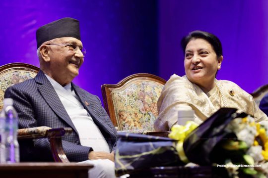ओलीलाई बेवास्ता गर्दै भण्डारीले गरिन् अध्यक्ष दाबीको संकेत, ‘असन्तुष्टि प्रकट हुन नपाए विस्फोट’