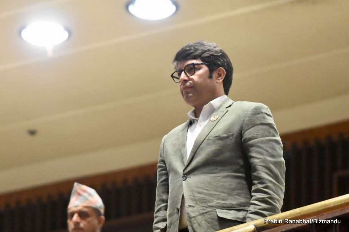 कांग्रेस सांसद बजगाईले गरे बजेटको विरोध, गोरखाको बजेट काटेको भन्दै बसे दर्शक दीर्घामा कांग्रेस सांसद बजगाईले गरे बजेटको विरोध, गोरखाको बजेट काटेको भन्दै बसे दर्शक दीर्घामा