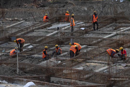 पोहोरजस्तो यो वर्ष ‘अफसिजन’मा घटेन निर्माण सामग्रीको मूल्य, उद्योगीको रणनीति के?