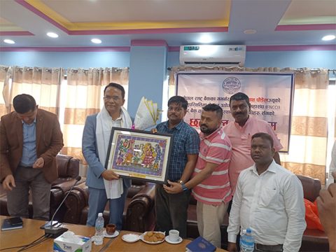 जनकपुरमा गभर्नर पौडेलले व्यवसायीसँग भने- ‘ग्राहक ठग्ने बैंकलाई तुरुन्त कारबाही हुन्छ’
