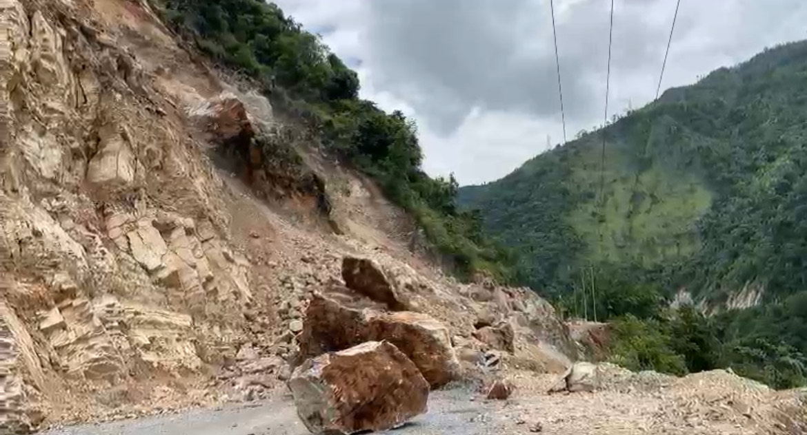 कालीगण्डकीका बासिन्दा सोधिरहेछन् : कहिले खुल्छ करिडोर सडक? कालीगण्डकीका बासिन्दा सोधिरहेछन् : कहिले खुल्छ करिडोर सडक?
