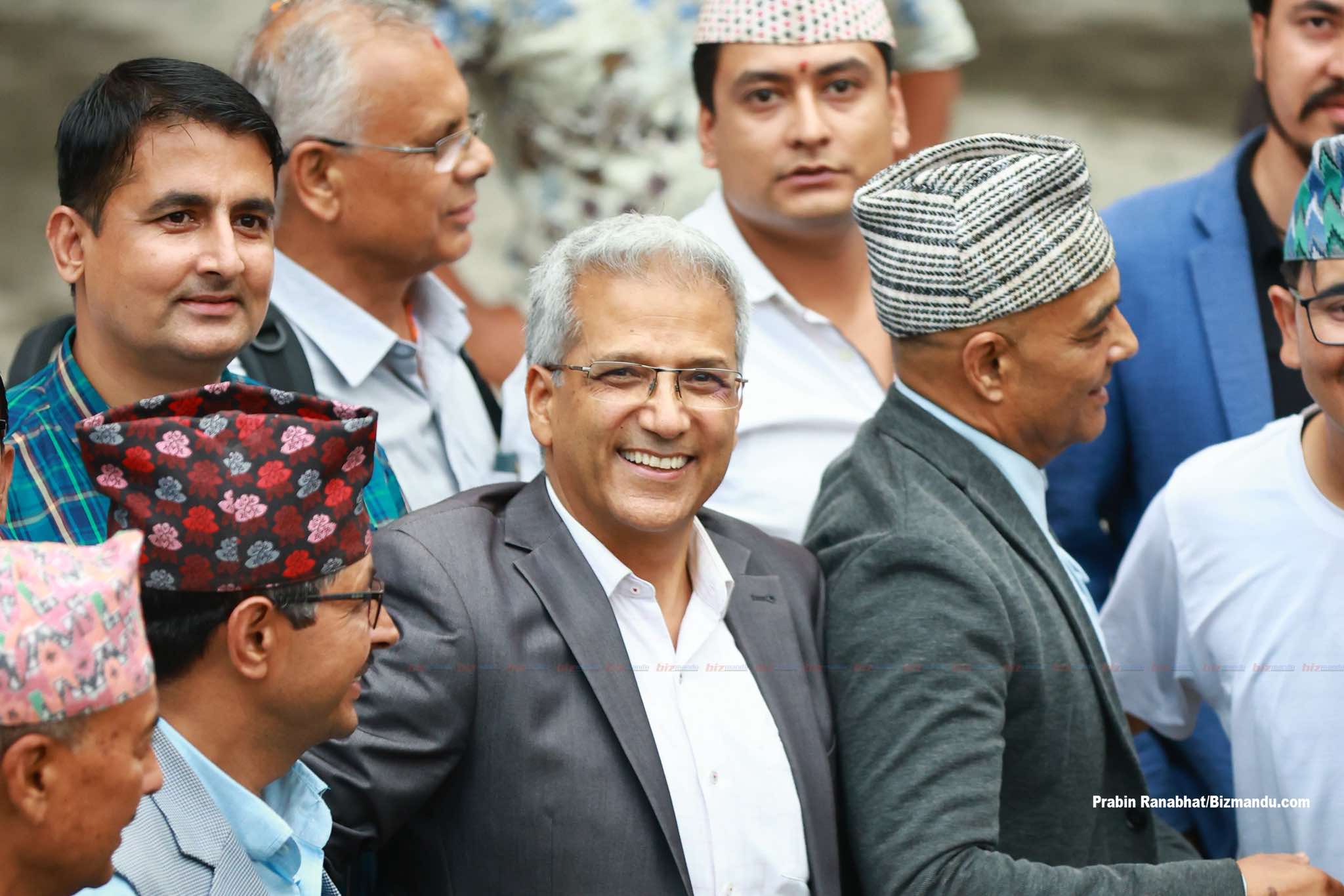 राप्रपाका वरिष्ठ उपाध्यक्ष रविन्द्र मिश्रलाई ३ लाख धरौटीमा छाड्न अदालतको आदेश राप्रपाका वरिष्ठ उपाध्यक्ष रविन्द्र मिश्रलाई ३ लाख धरौटीमा छाड्न अदालतको आदेश
