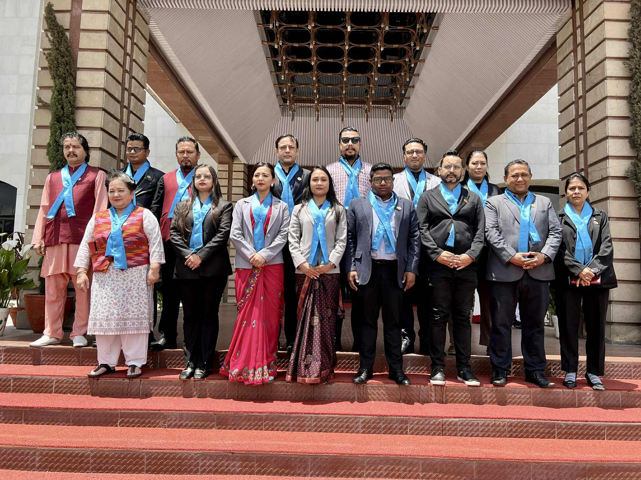 निलो रिबन लगाएर संसद भवनमा रास्वपाका सांसदहरुको सांकेतिक प्रदर्शन निलो रिबन लगाएर संसद भवनमा रास्वपाका सांसदहरुको सांकेतिक प्रदर्शन