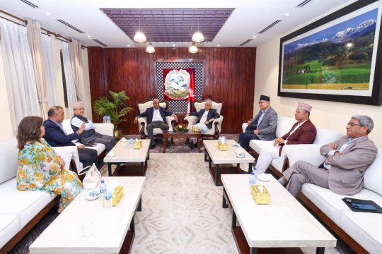 ओलीसँग रुष्ट गगन दुई महिनापछि बालुवाटारमा, संसद्‍मा नभेटिँदा खोजेका थिए सूर्य थापाले