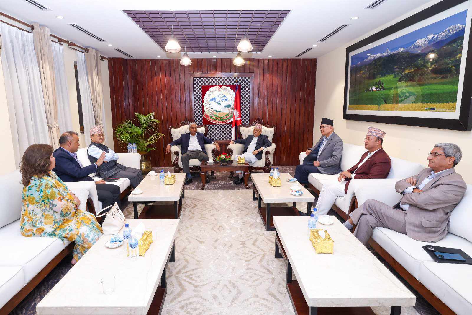 ओलीसँग रुष्ट गगन दुई महिनापछि बालुवाटारमा, संसद्मा नभेटिँदा खोजेका थिए सूर्य थापाले ओलीसँग रुष्ट गगन दुई महिनापछि बालुवाटारमा, संसद्मा नभेटिँदा खोजेका थिए सूर्य थापाले