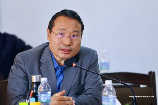 बजेटमा पूर्वअर्थमन्त्री पुनको प्रश्न : मध्यम वर्ग खुसी होला तर स्रोत कहाँबाट ल्याउने?