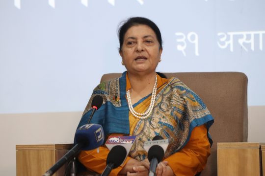 ओलीलाई पूर्वराष्ट्रपति भण्डारीले फर्काइन् जवाफ, ‘पार्टी व्यक्तिले होइन विचारले चल्छ’