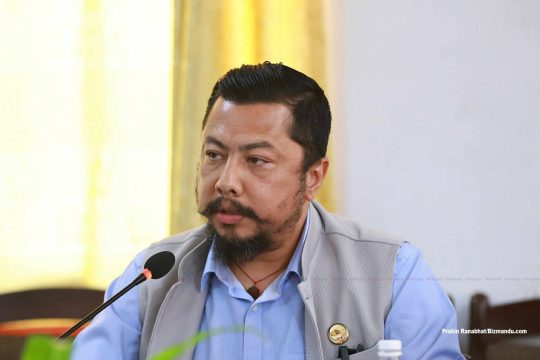 आइपीओ अनुमतिमा कमिसनबारे छानबिन नगरिएकामा विराजभक्तको प्रश्न, पन्छिए सन्तोषनारायण