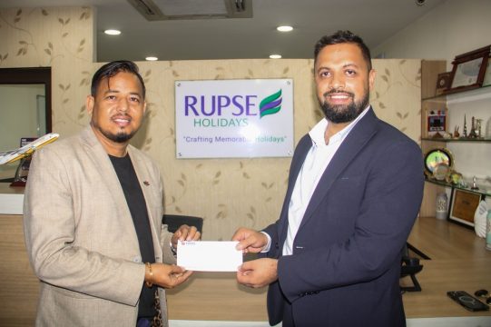 रुप्से होलिडेजले क्रिकेटर सुशील रावललाई हस्तान्तरण गर्‍यो घोषित १ लाख रुपैयाँ सहयोग
