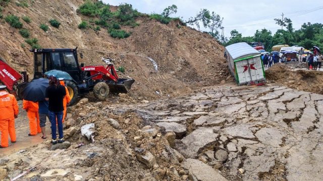 बाढीपहिरोका कारण देशभरका प्रमुख १० राजमार्ग पूर्ण रूपमा अवरुद्ध, ती कुन/कुन हुन् ?