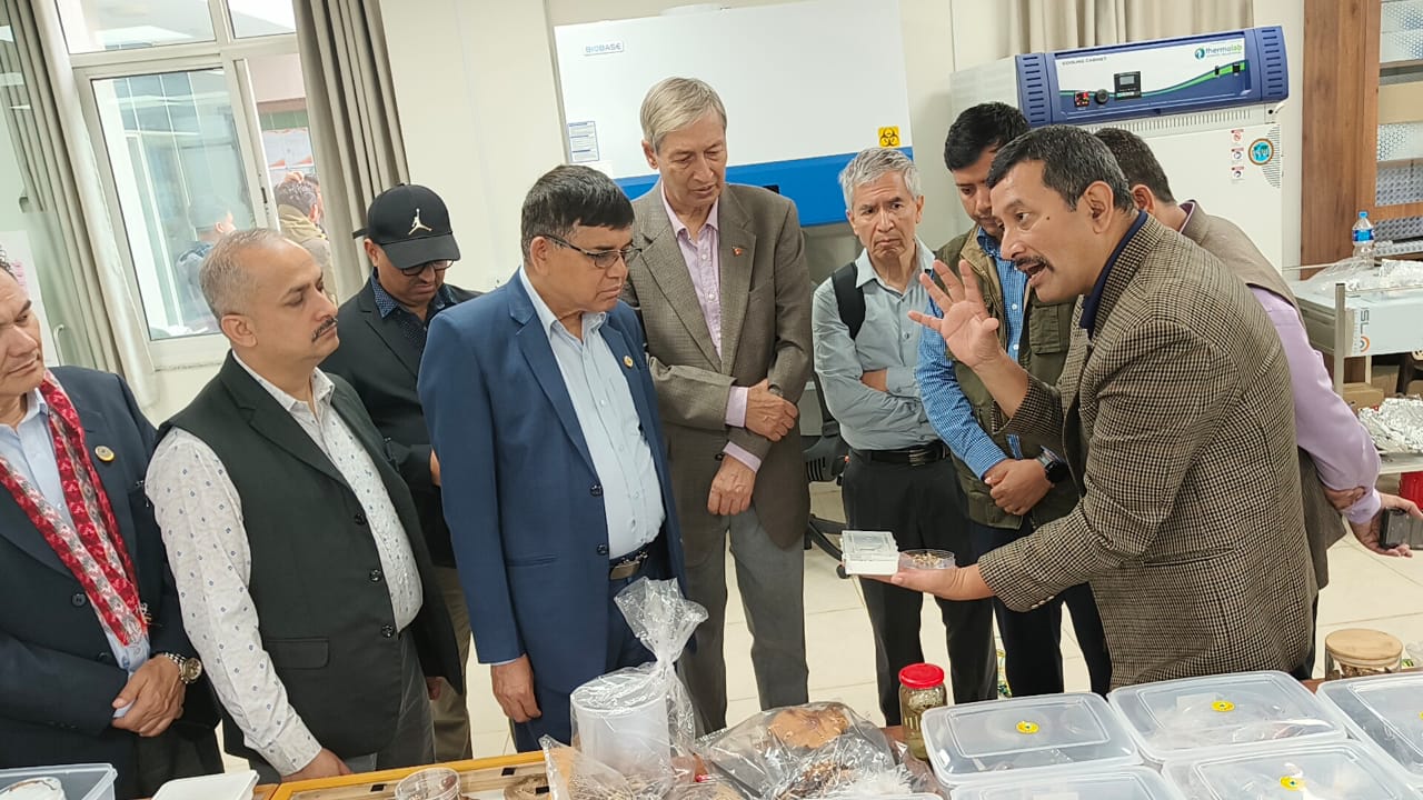 मदन भण्डारी विश्वविद्यालयको अनुसन्धानबारे भौतिकमन्त्रीको चासो, अध्यक्ष जोशीले के भने?