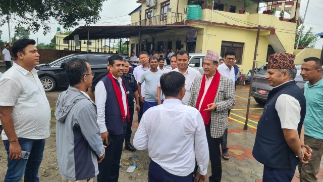 चनौलीको सूचनाले झस्काएपछि हितेन्द्रदेव जिल्ला दौडाहामा, यसरी लगाउँदैछन् काम