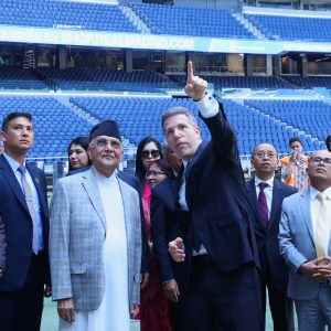 प्रधानमन्त्री ओलीले गरे रियल मड्रिडको रंगशाला अवलोकन, क्लबको फ्यान भनेपछि पाए जर्सी