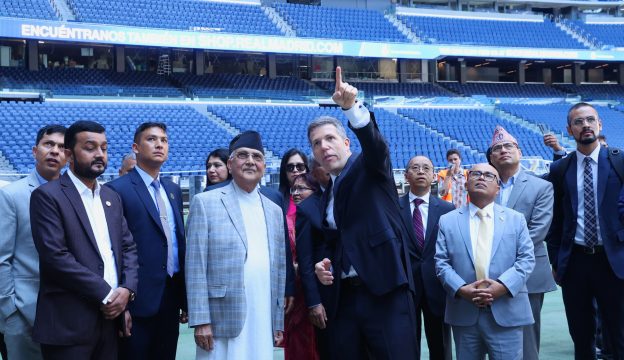 प्रधानमन्त्री ओलीले गरे रियल मड्रिडको रंगशाला अवलोकन, क्लबको फ्यान भनेपछि पाए जर्सी