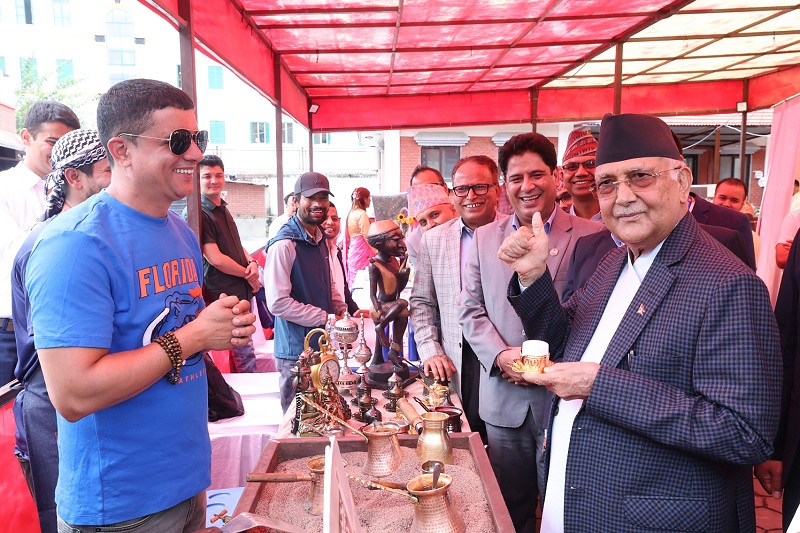 युवा उद्यमीसामु ओलीले भने- स्टार्टअपमा नेपालको भविष्य छ, फेसबुकमा विरोध गर्नेको कुरा नसुनौं युवा उद्यमीसामु ओलीले भने- स्टार्टअपमा नेपालको भविष्य छ, फेसबुकमा विरोध गर्नेको कुरा नसुनौं