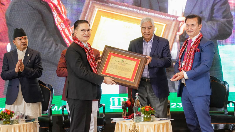 यस वर्षको इप्पान ‘ऊर्जा ज्योति सम्मान २०८२’ वरिष्ठ ऊर्जाविज्ञ प्रबल अधिकारीलाई