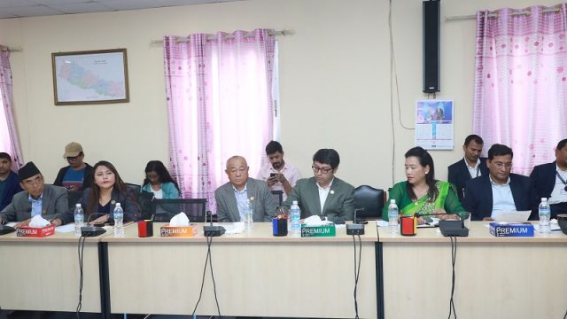कांग्रेस सांसद राजेन्द्र बजगाईले ऊर्जामन्त्री खड्कालाई सोधे- जलस्रोत विधेयक कहाँ छ?