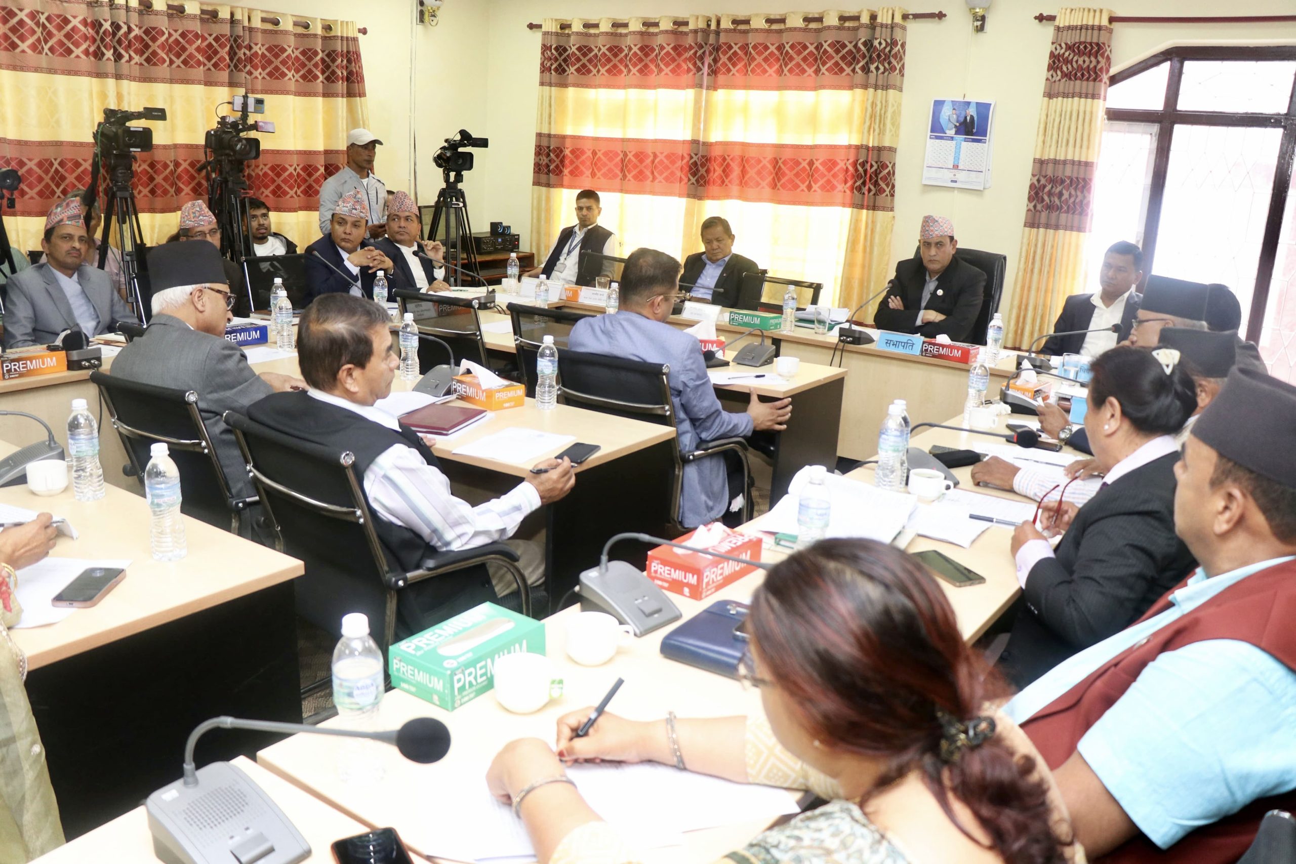 ‘कुलिङ पिरियड’ गायबमा रामहरिको आशंका सचिव र कानुन मन्त्रालयप्रति, छानबिन गर्न सभामुखलाई समितिको आग्रह