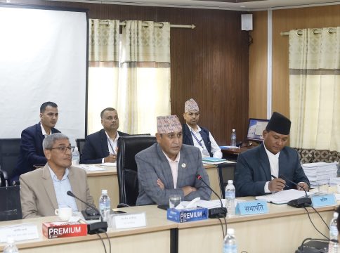 ‘कुलिङ पिरियड’ बेवारिसे प्रकरणपछि अप्ठेरोमा खतिवडा, समितिको बैठक स्थगित गर्न बाध्य