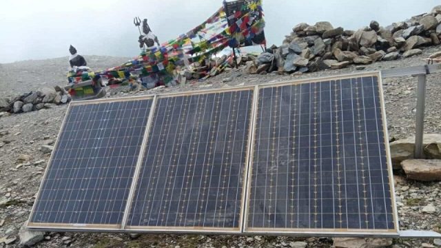 ४ हजार ९४९ मिटर उचाइमा रहेको तिलिचो तालमा सौर्य ऊर्जाबाट बालियो बत्ती