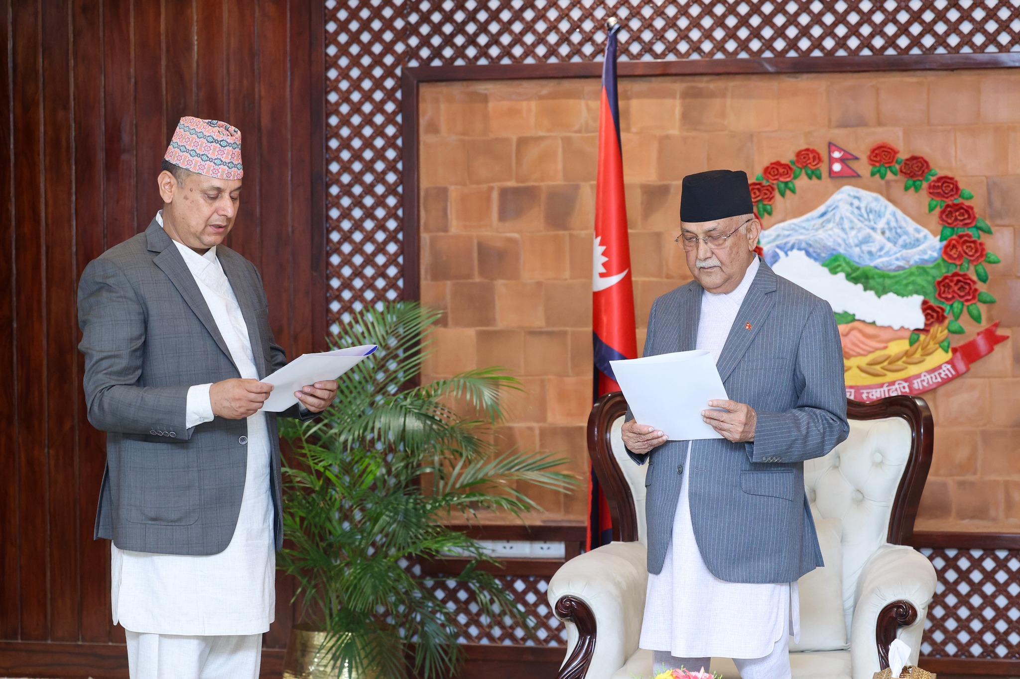 त्रिविका नवनियुक्त उपकुलपति प्राडा अर्यालले ओलीसमक्ष लिए पद तथा गोपनीयताको शपथ त्रिविका नवनियुक्त उपकुलपति प्राडा अर्यालले ओलीसमक्ष लिए पद तथा गोपनीयताको शपथ