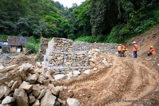 यसपालि झ्याप्ले खोलामा खस्दैन पहिरो, रोकथामका लागि बनाइँदैछ ब्याम्बो क्रिब वाल (भिडियो)