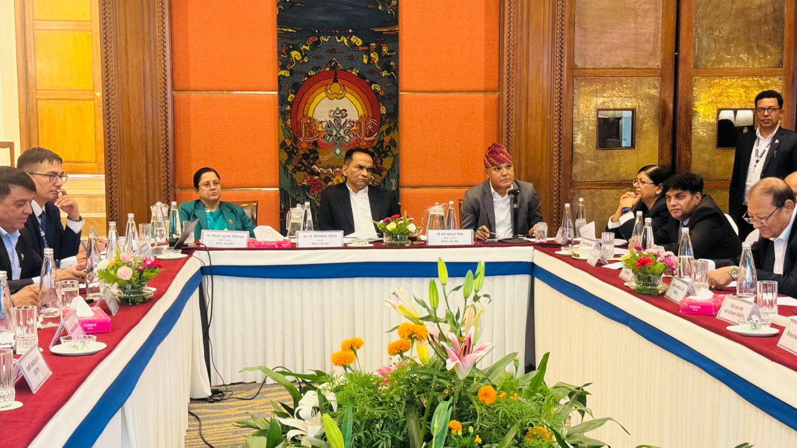 वाणिज्य बैंकका अध्यक्षहरुले गभर्नरसँग मागे बैंक र व्यवसायी छुट्याउने एक्जिट पोलिसी