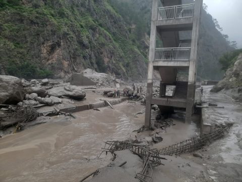 बाढीले रसुवा नाकामा क्षति पुग्दा टुट्यो चीनसँगको सम्पर्क, आयात अनिश्चित