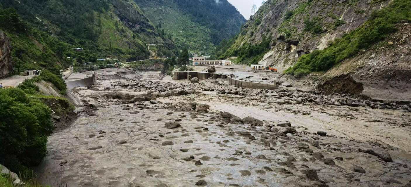 रसुवामा बाढी पछि सतर्कता : मुग्लिङ-नारायणगढ सडकखण्डसम्म यात्रा नगर्न अनुरोध